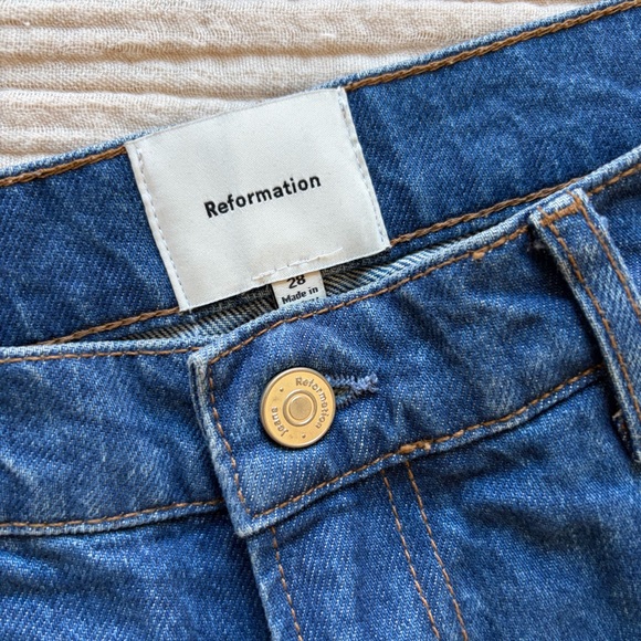 Reformation Cary Low Rise Wide Leg Jeans in Cleary - Picture 5 of 10